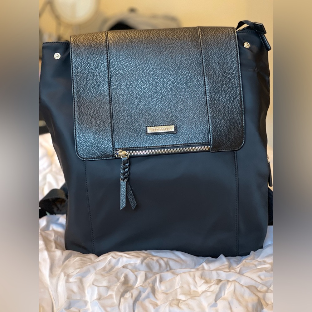 Backpack pre owned like new. Large fits laptop, luggage strap